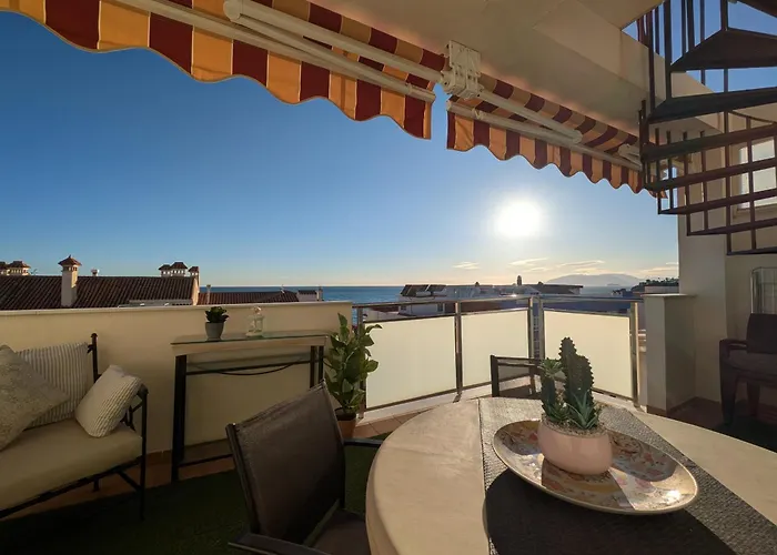 Atico Mediterraneo Con Terraza Y Solarium En El Centro Y A Un Paso Del Mar En Rincon De La Victoria