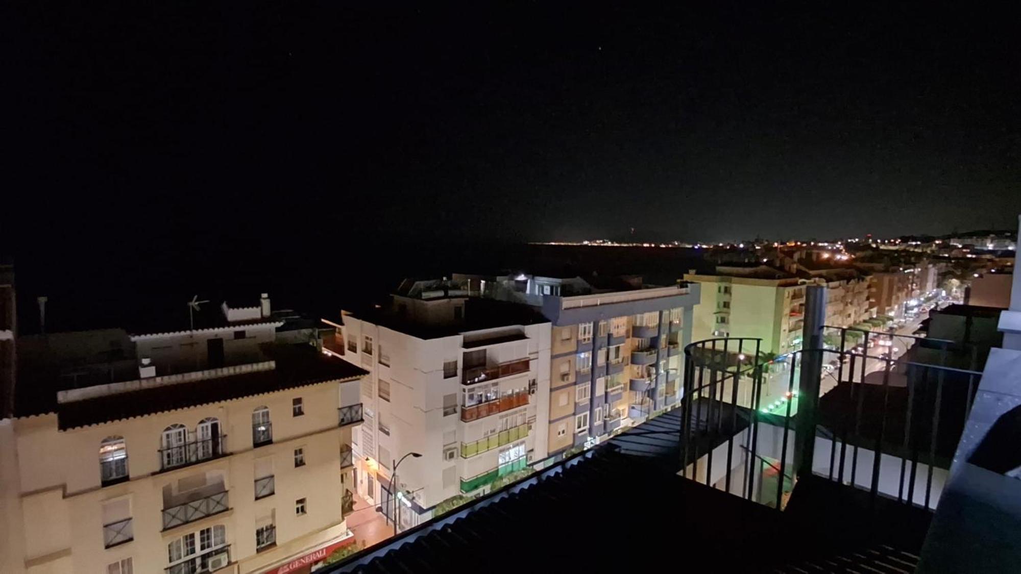 Atico Mediterraneo Con Terraza Y Solarium En El Centro Y A Un Paso Del Mar En Rincón de la Victoria