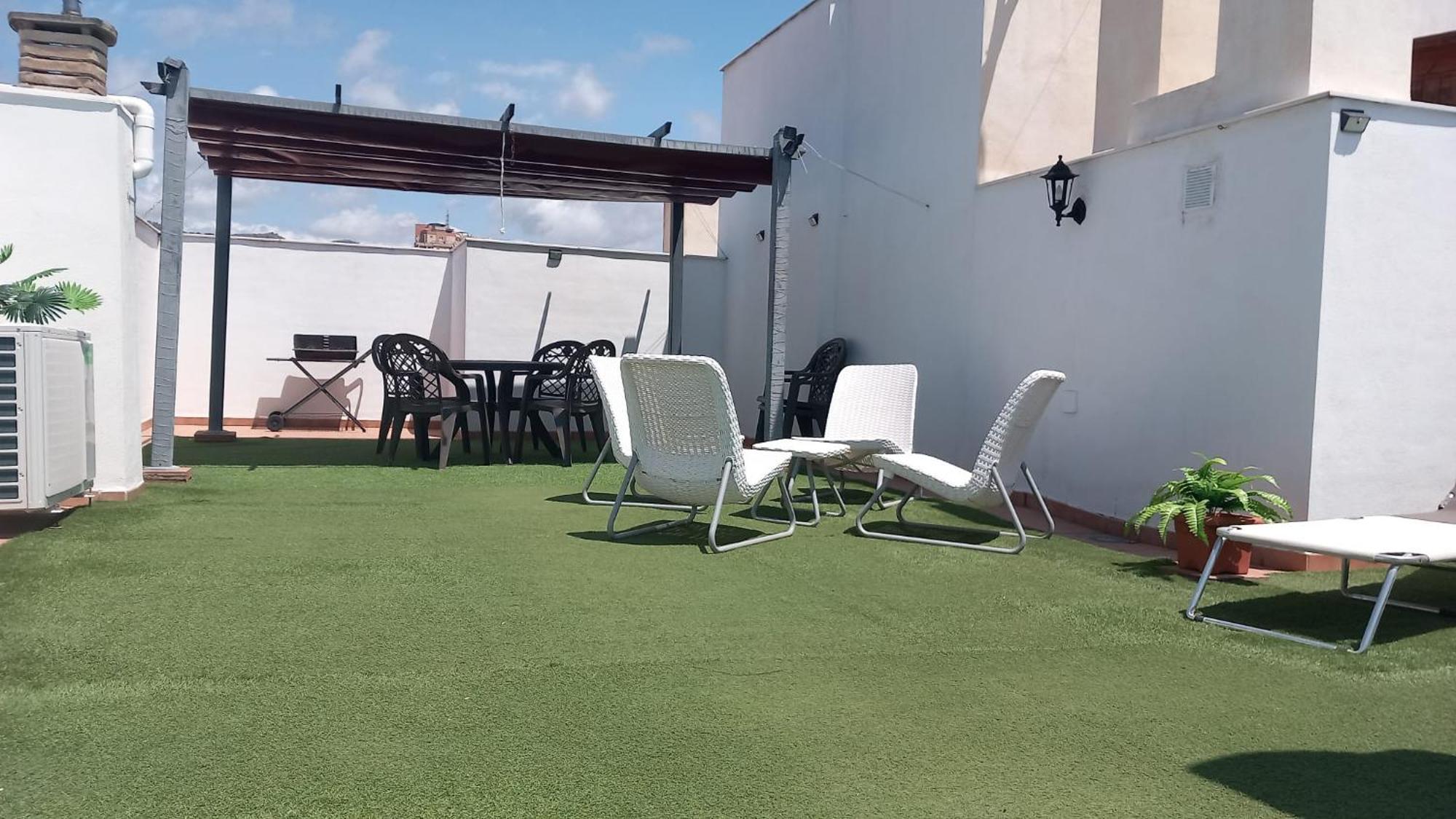 Atico Mediterraneo Con Terraza Y Solarium En El Centro Y A Un Paso Del Mar En Apartment Rincón de la Victoria